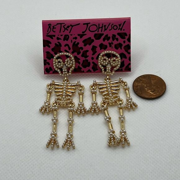 EARRINGS! HALLOWEEN! Betsey Johnson Jointed Skeleton Mini Pearl and Gold BNWT - Picture 5 of 6